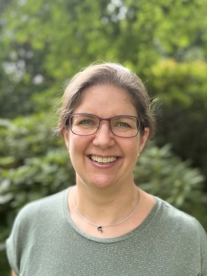 Dr. Anne-Julia Mix